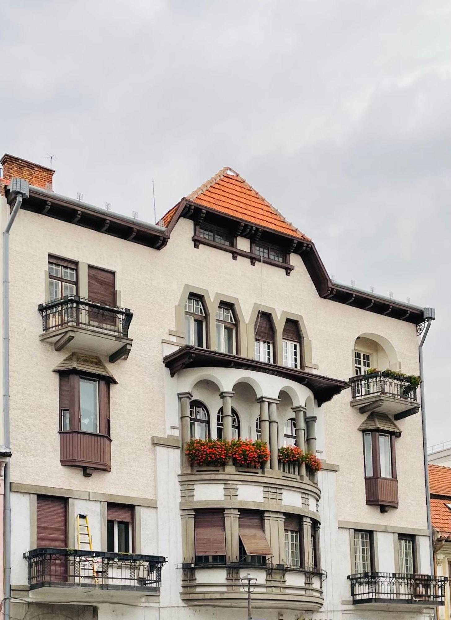 Littleparis Apartment Cluj Napoca Bagian luar foto